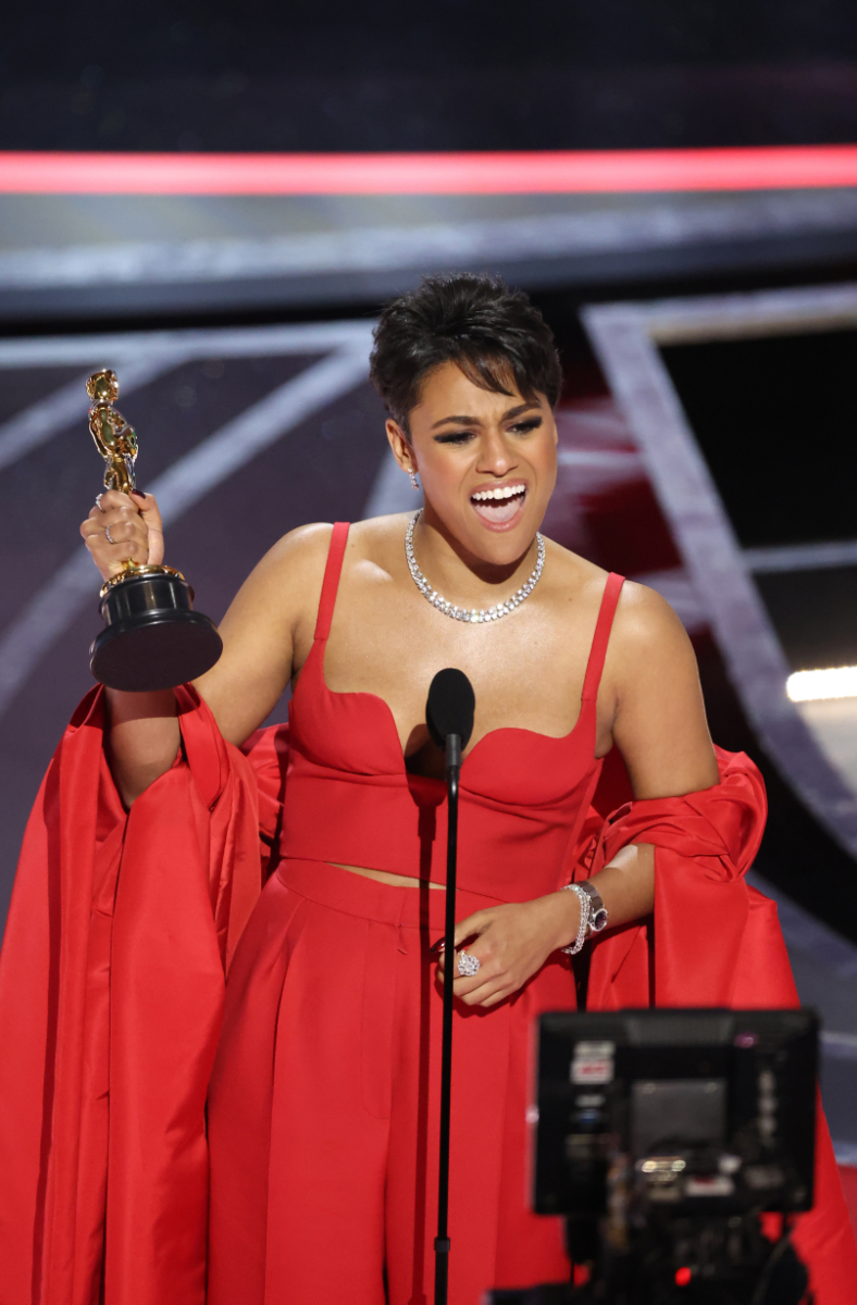 Ariana DeBose vence a categoria de Melhor Atriz Secundária. © Getty Images