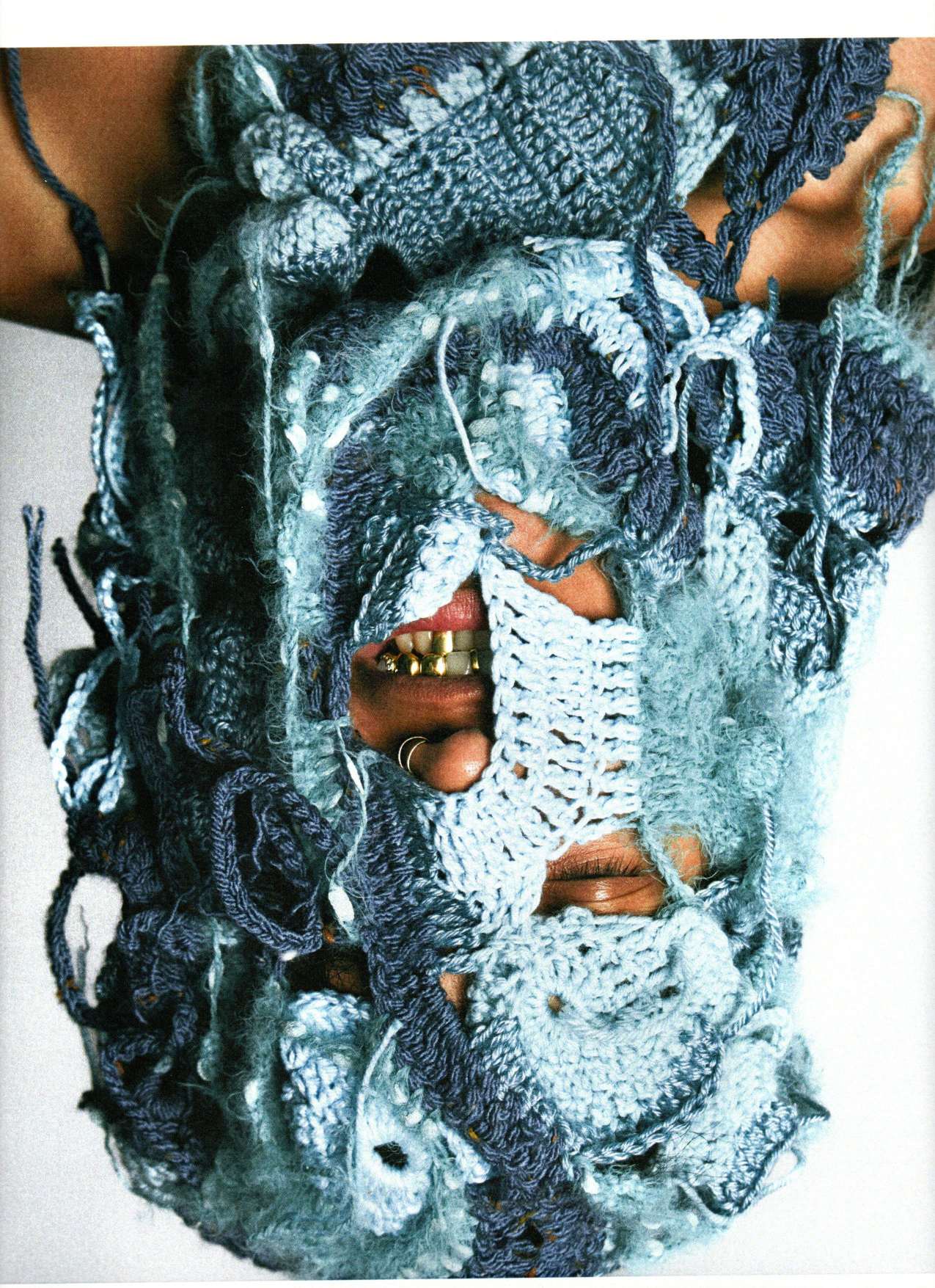Mariana: balaclava, ANA CLARA WATANABE.