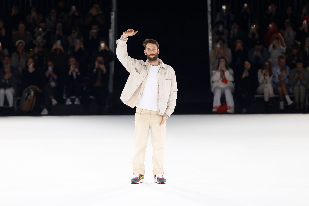 Simon Porte Jacquemus no final do desfile do outono/inverno 2020 © Getty Images