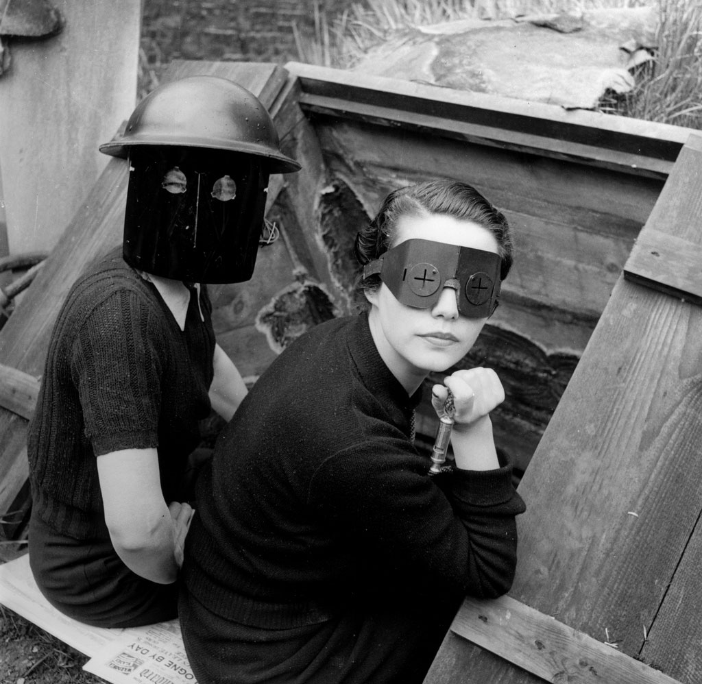 Lee Miller, Fire Masks, 1941. US Vogue, 15 July 1941 © LEE MILLER ARCHIVES, England 2021. All rights reserved