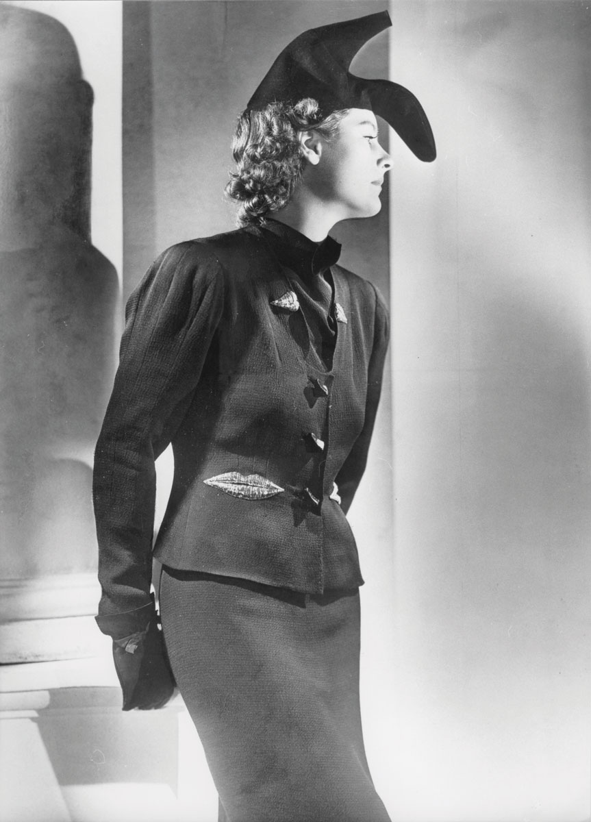 O chapéu em forma de sapato desenhado por Elsa Schiaparelli em colaboração com Salvador Dalí, em 1937 ©Getty Images