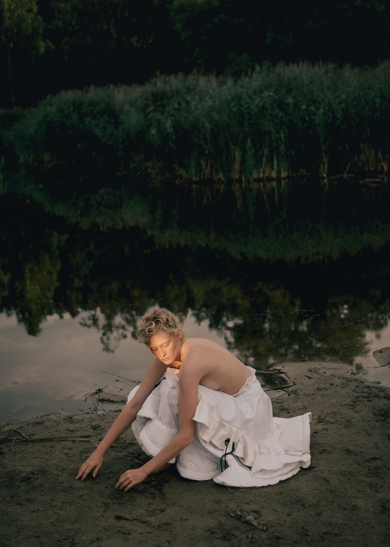Fotografia de Noémi Ottilia Szabo. Realização de Lyla Cheng. Vogue Portugal, outubro de 2019.