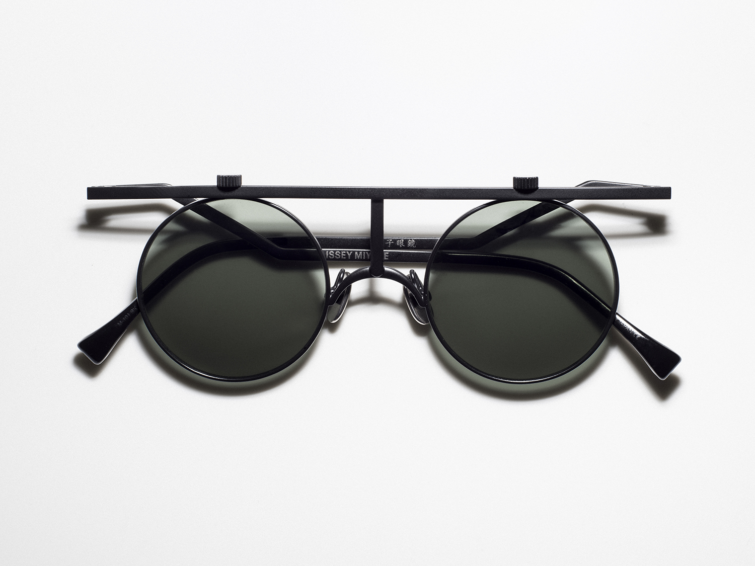 IM-101 €500 Issey Miyake ©Henry Leutwyler