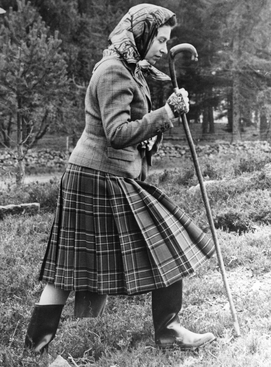 Queen Elizabeth II on the grounds of Balmoral Castle in 1967. © Getty Images