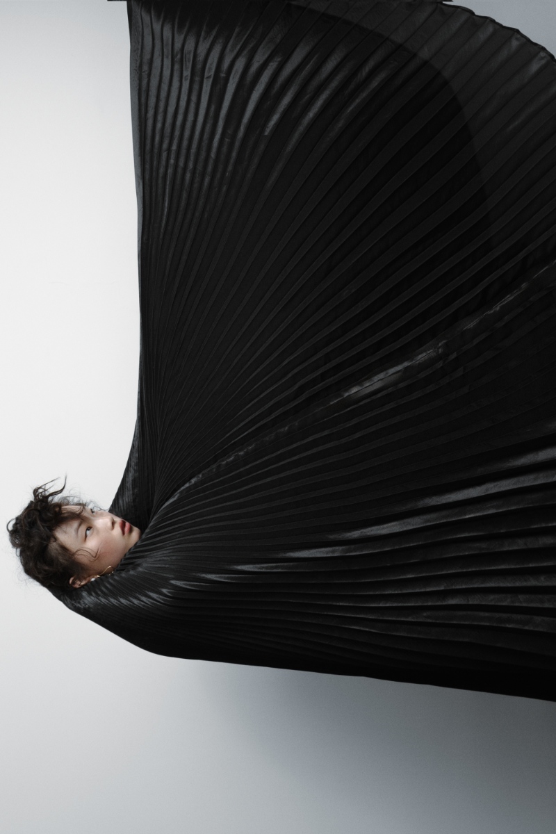 Vestido, VISORI STUDIO. Brinco, BEATRIZ PALACIOS.