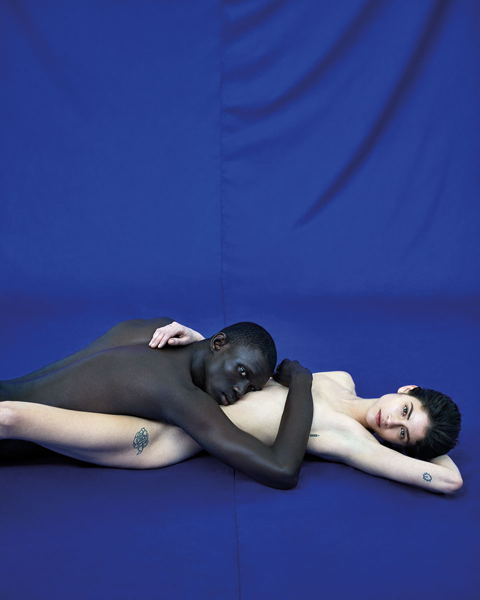 Fotografia de Branislav Simoncik, com realização de Cláudia Barros. Modelos Alba Galocha e Fernando Cabral. Vogue Portugal, Abril de 2018