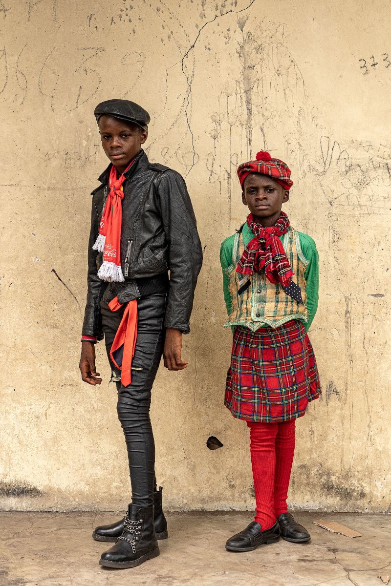 Francis Okiemi, 14-year-old school student and sapeur for 3 years, Steven Okiemi, 9-year-old school student and sapeur for 1 year, in Brazzaville, 2019 © Tariq Zaidi