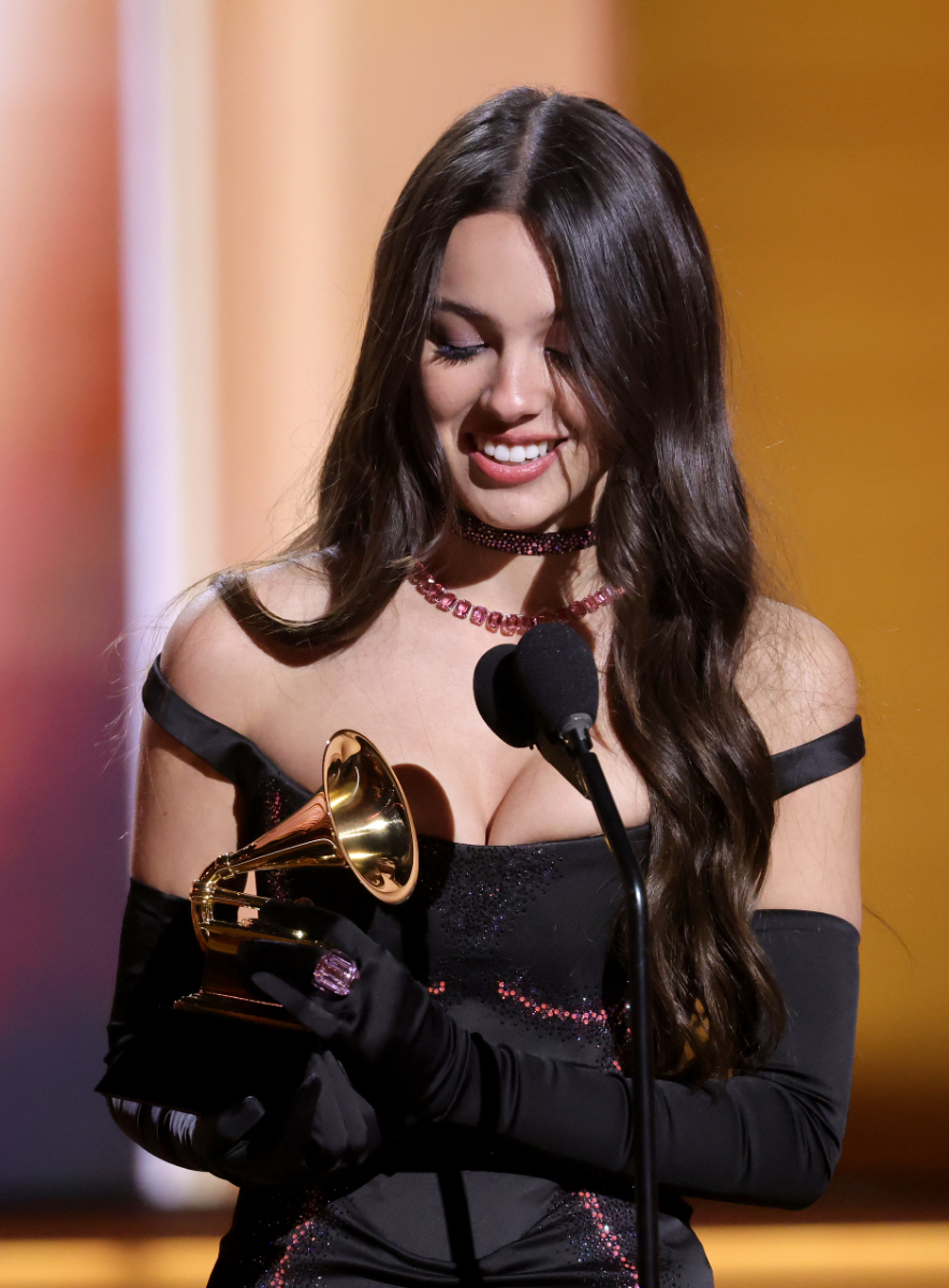 Olivia Rodrigo levou para casa três Grammys. © Getty Images
