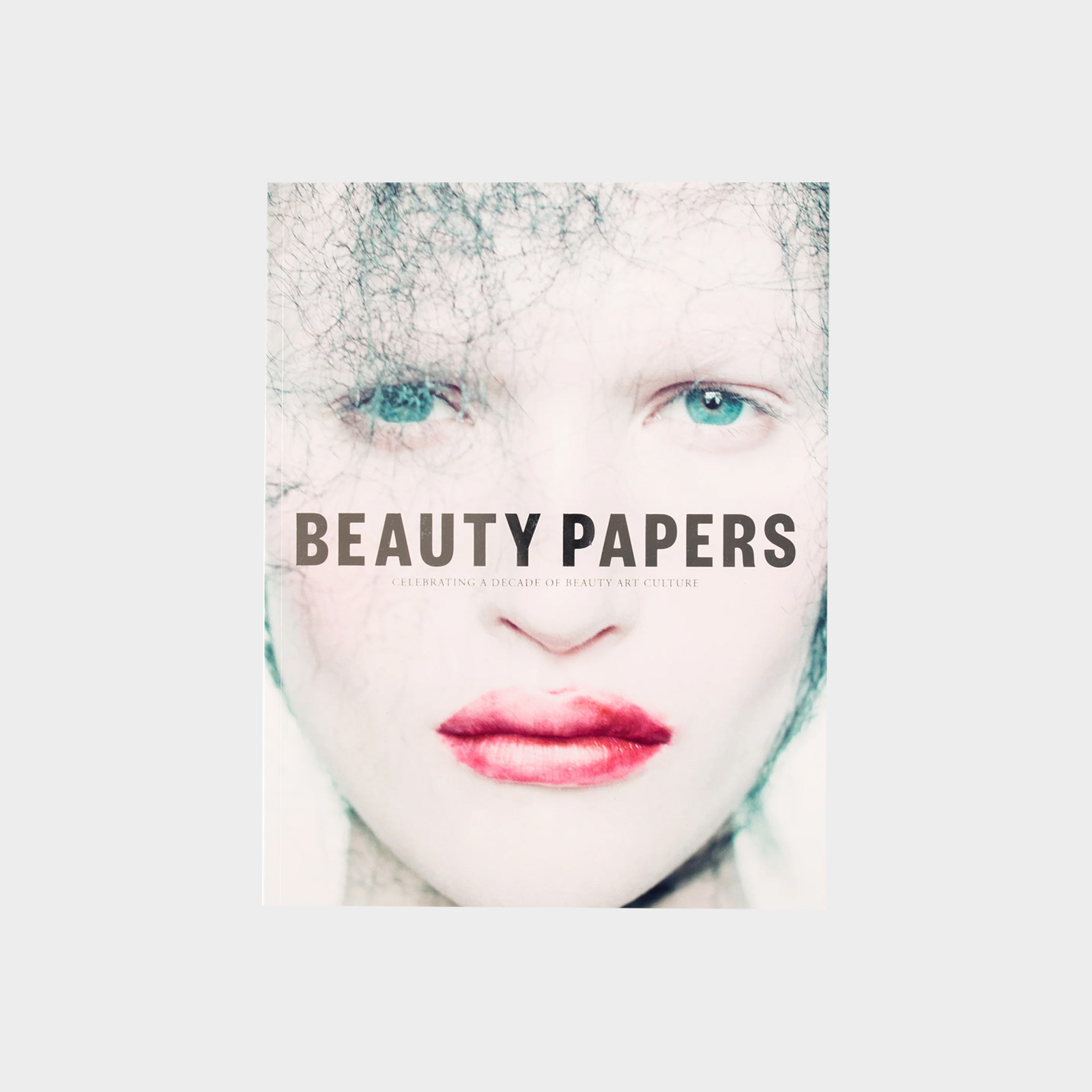 Beauty Papers N°13 , € 47, em underthecover.pt.
