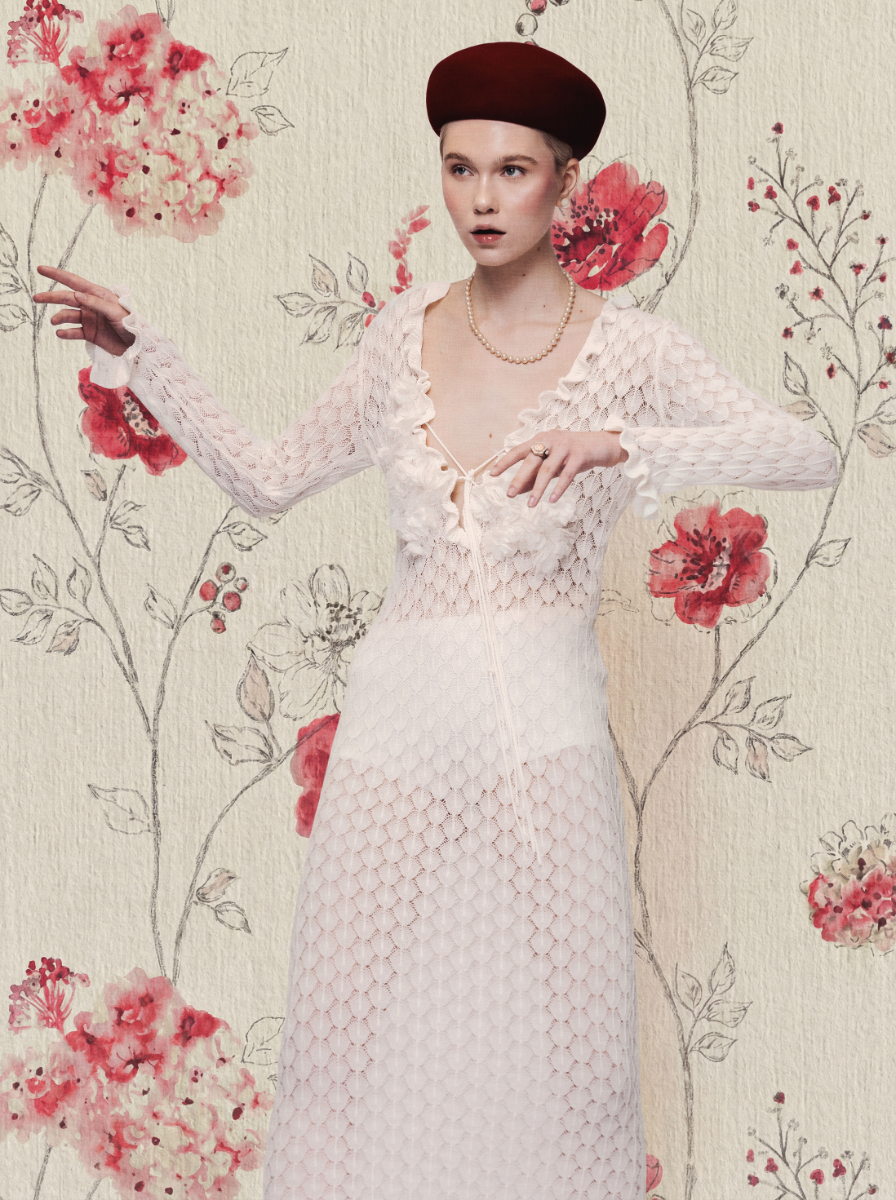 Vestido, ZARA. Chapéu, colar, anel e cuecas, da produção. Sapatos, VALENTINA ANNUNZIATA.