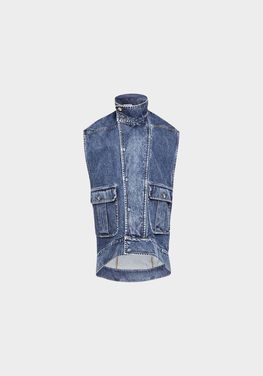 Colete em denim, € 790, JW Anderson.