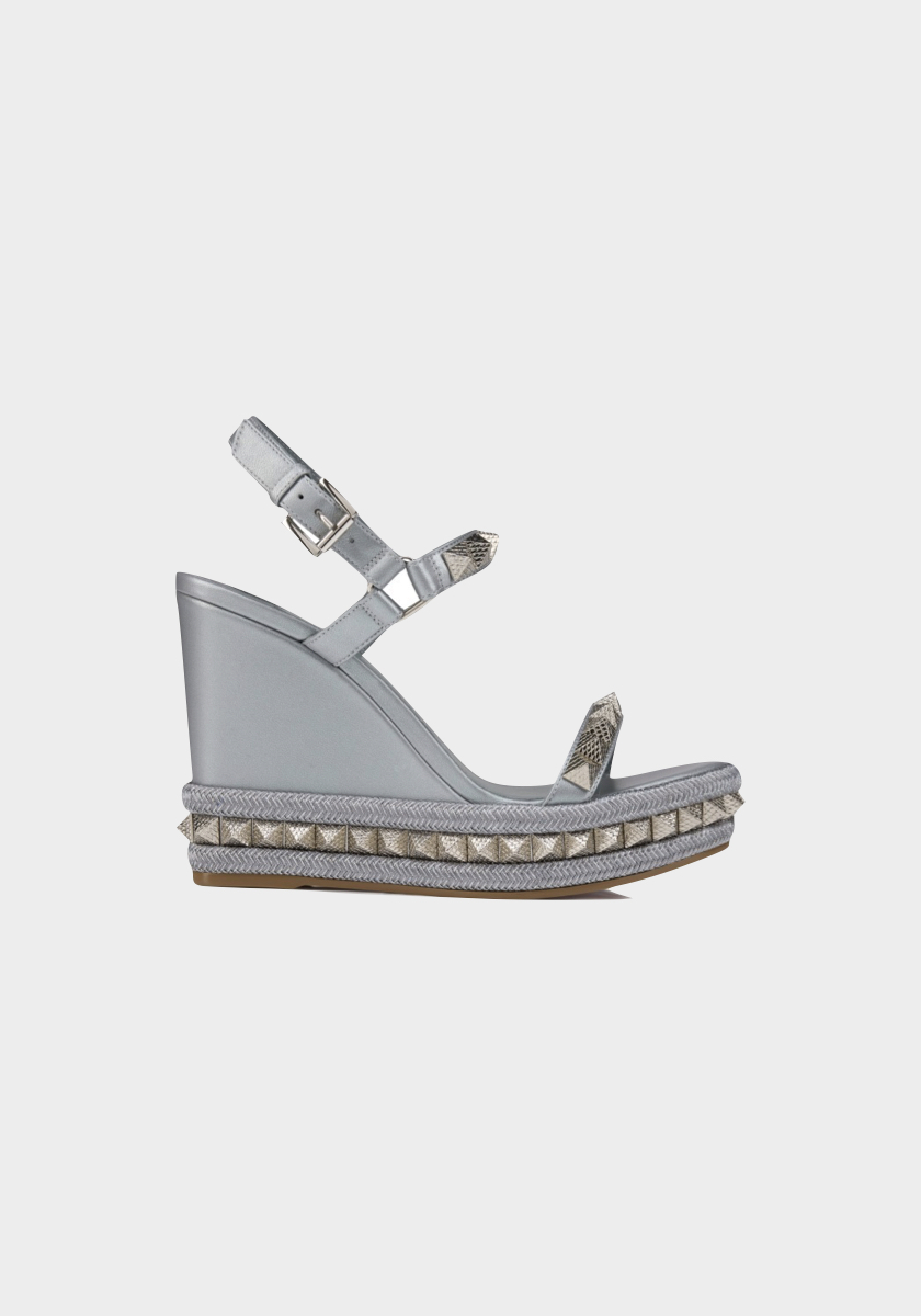 Sandálias Pyraclou 110 em pele, € 895, Christian Louboutin.