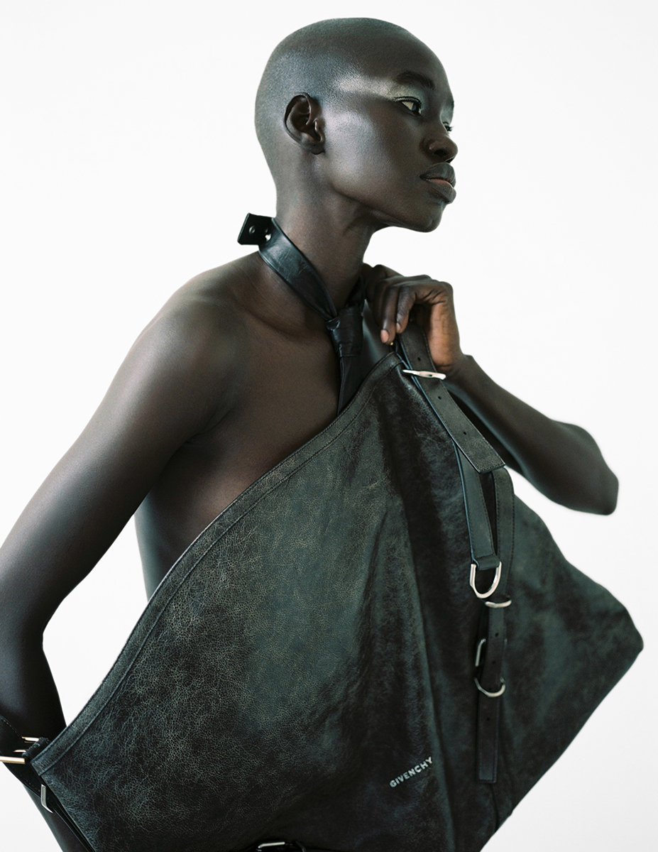 Gravata, GUCCI, em MYTHERESA.COM. Carteira, GIVENCHY.