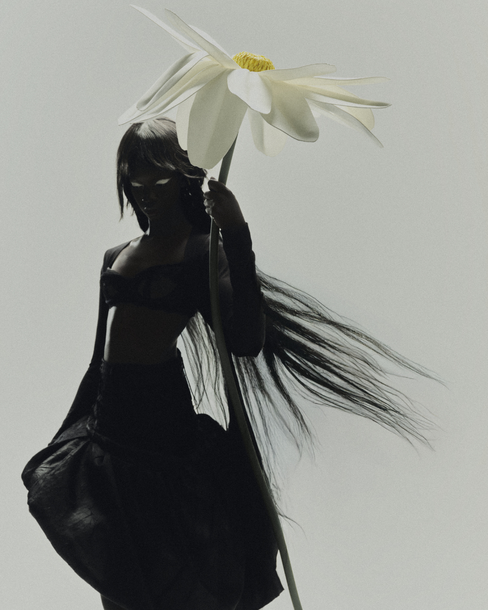 Top, da produção. Saia, SOZANTOVA STUDIO. Sapatos, ANNAKIKI.