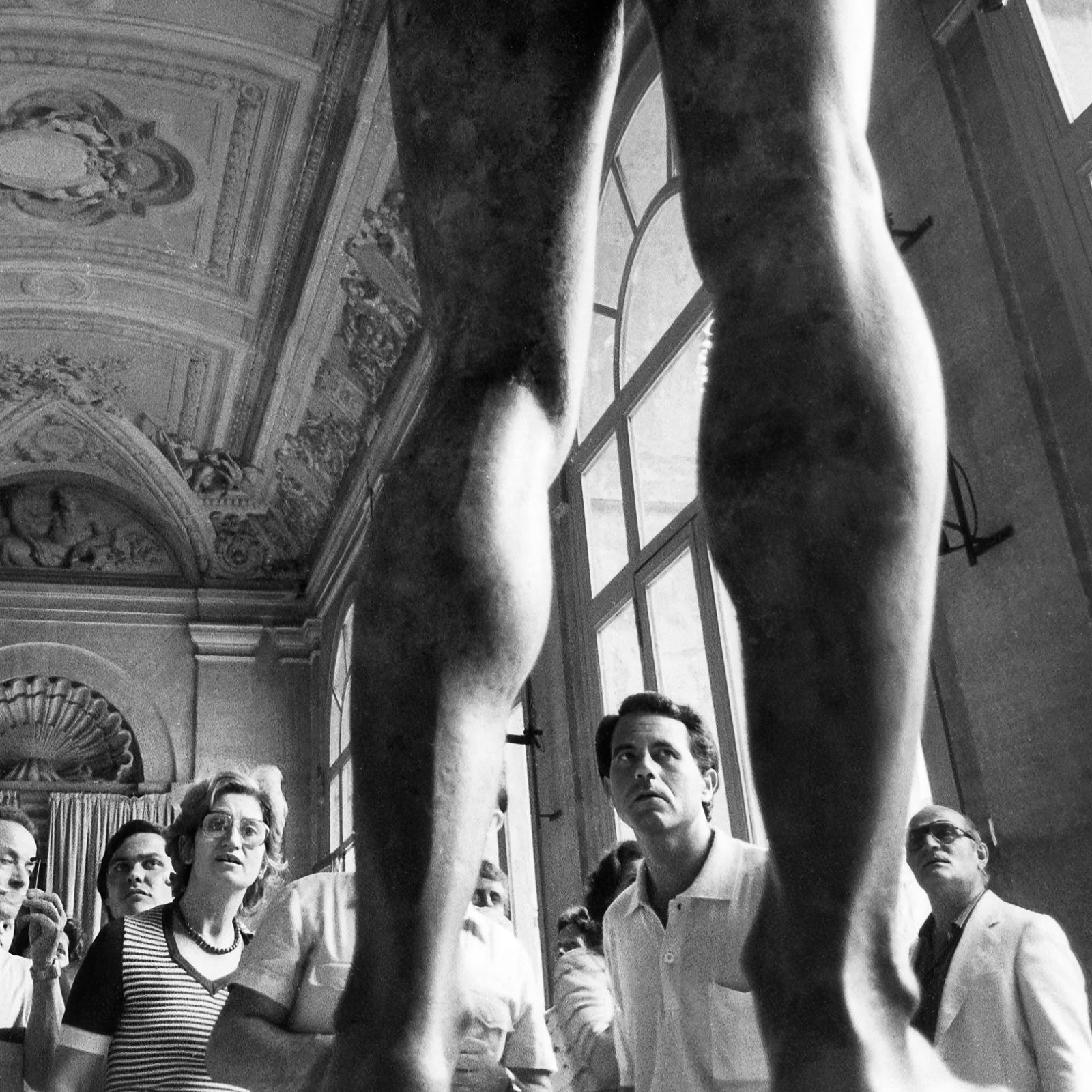 Os Bronzi di Riace remonta a cerca de 460 AC e foram descobertos em 1972, em Calábria (de onde são originários os Versace). Foram revelados no Palazzo Farnese, em Roma, em 1982.