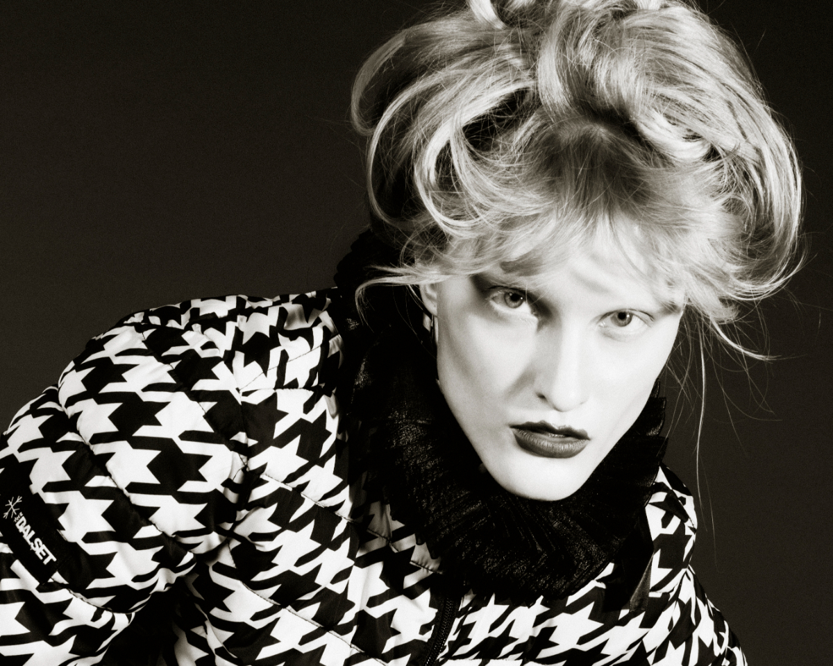 Róża: macacão vintage, ALEXANDER MCQUEEN.
