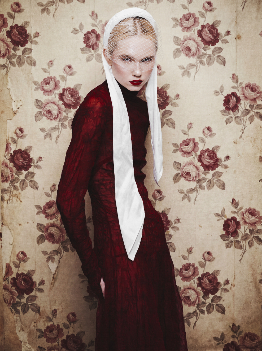 Vestido, GIADA ZANOTTI. Headpiece, RUSLAN BAGINSKIY.