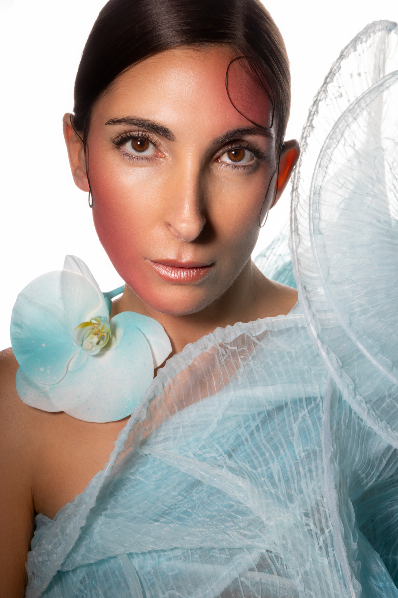 Colar, STUDIO LELUSH; Vestido, ALEKSANDRA JENDRYKA.