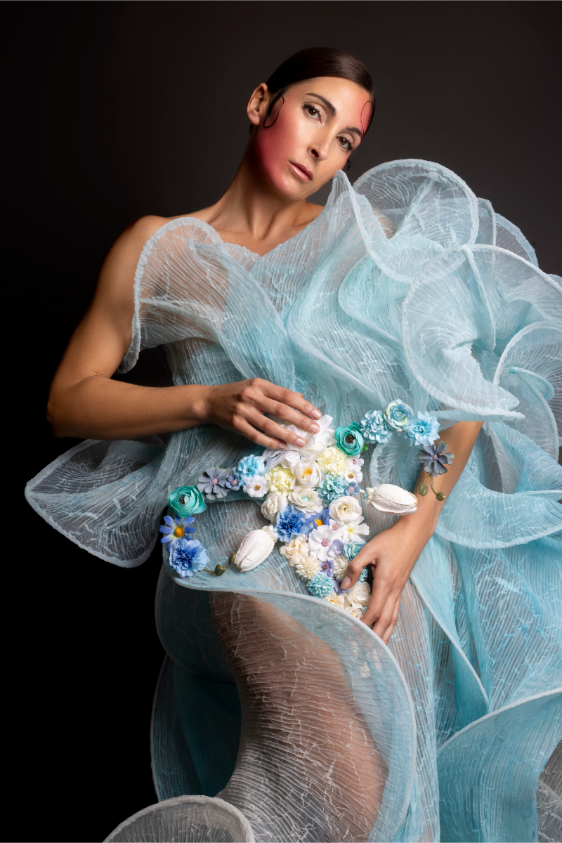 Colar, STUDIO LELUSH; Vestido, ALEKSANDRA JENDRYKA.