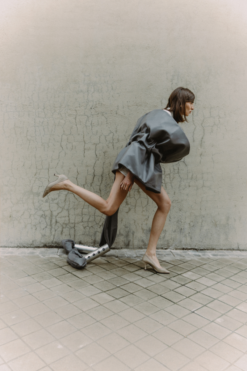 Vestido, EMANUEL SIMMERLE. Camisa, NERATTA. Sapatos, PINKCHIC.