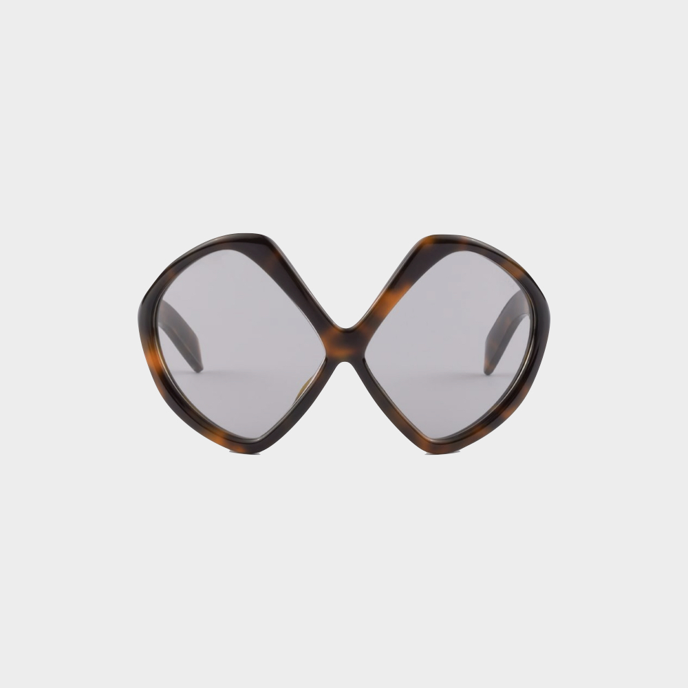 Em acetato, € 450, Prada.