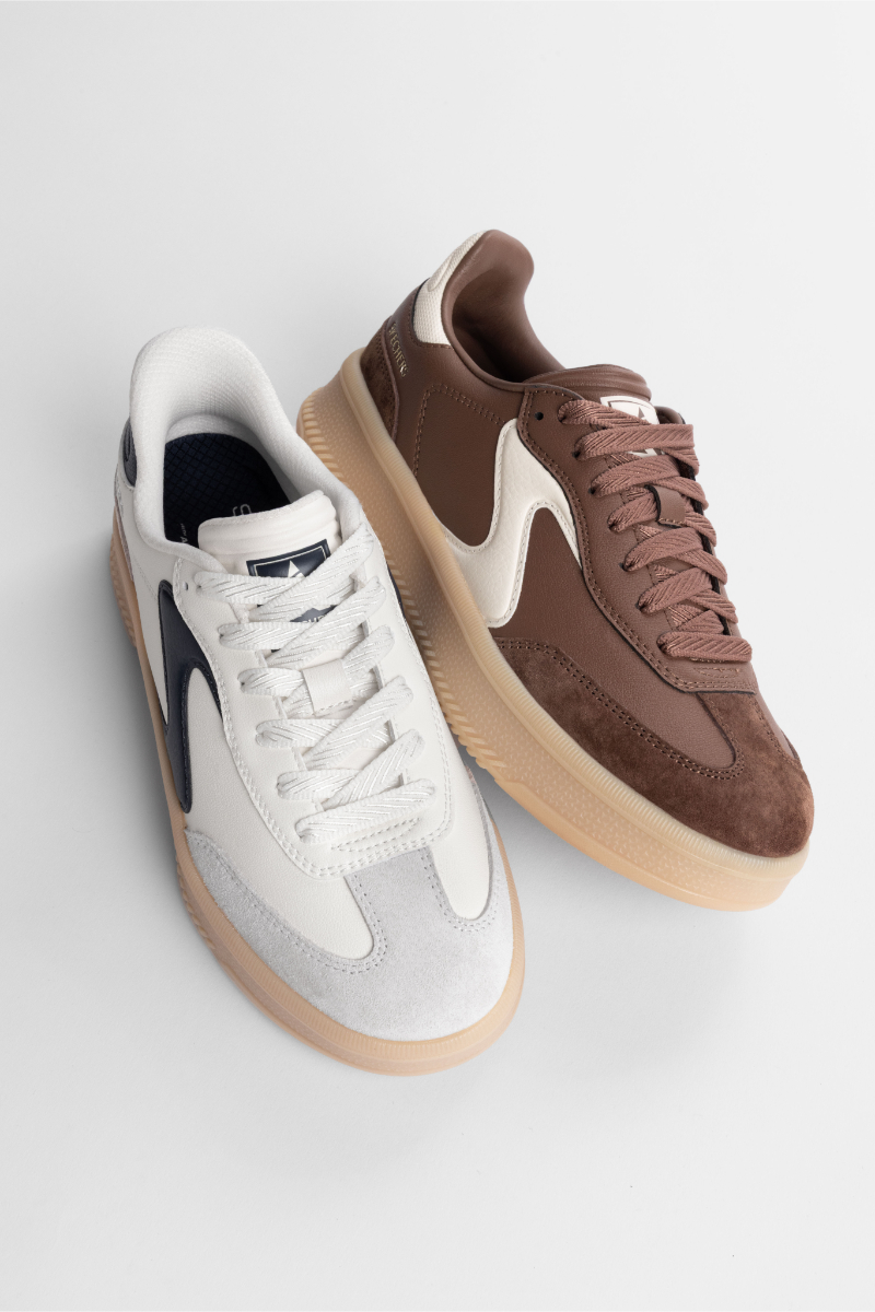 À esquerda: Hotshot - Kickoff. À direita: Slip-ins: Hotshot HI - Lifted Luxe.