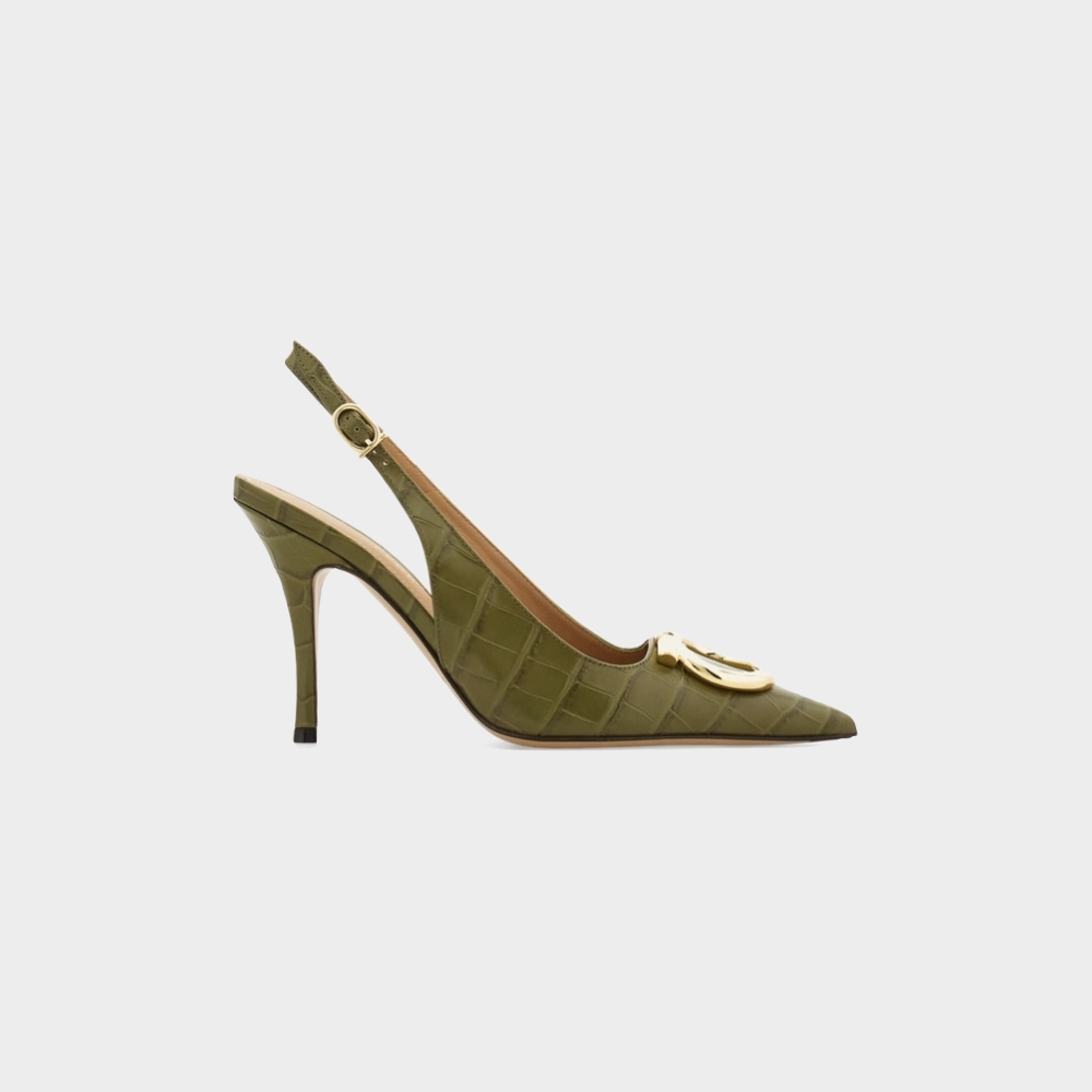 Slingbacks Maxi Gancini, € 850, Ferragamo.