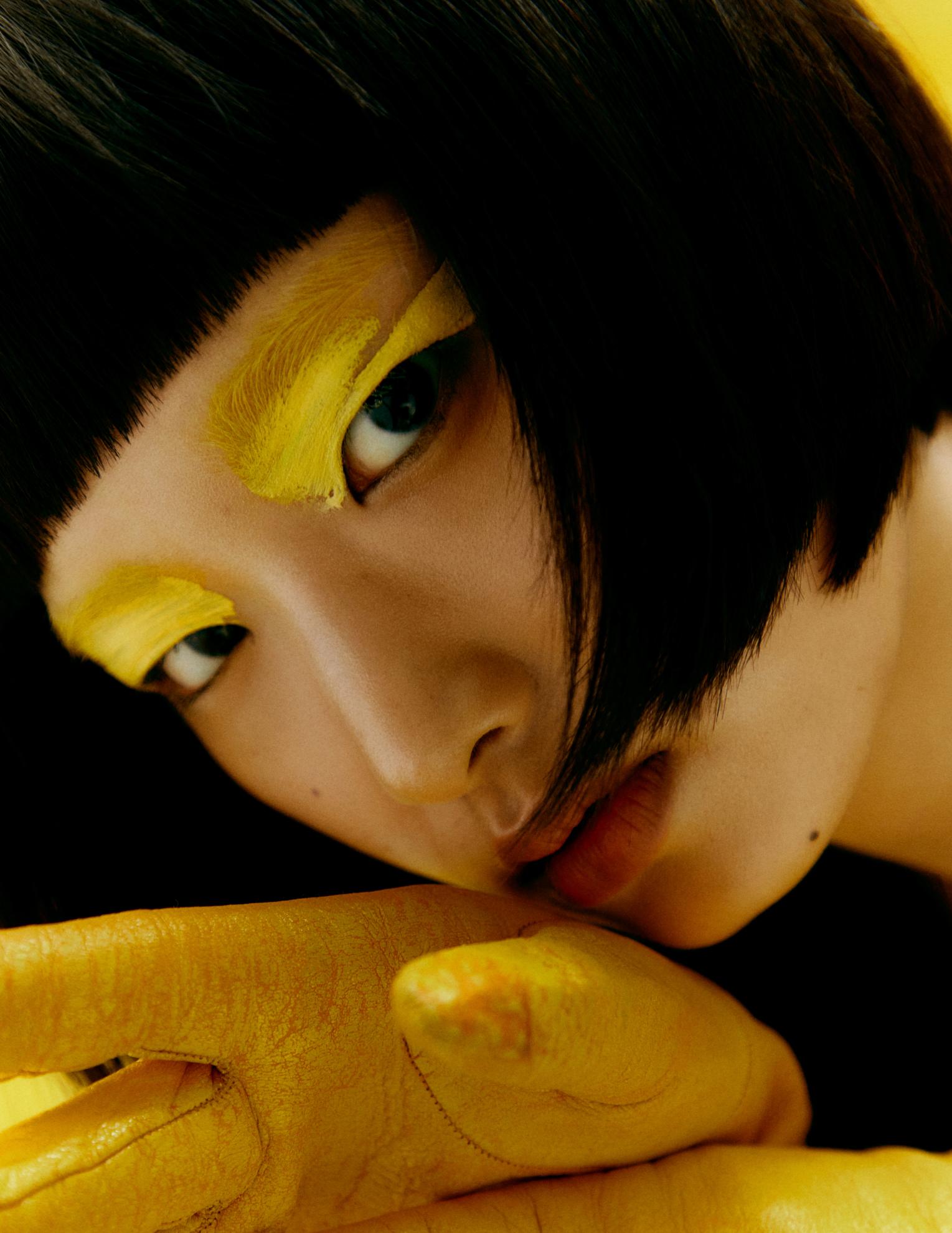 Wang: luvas, MM6 MAISON MARGIELA.