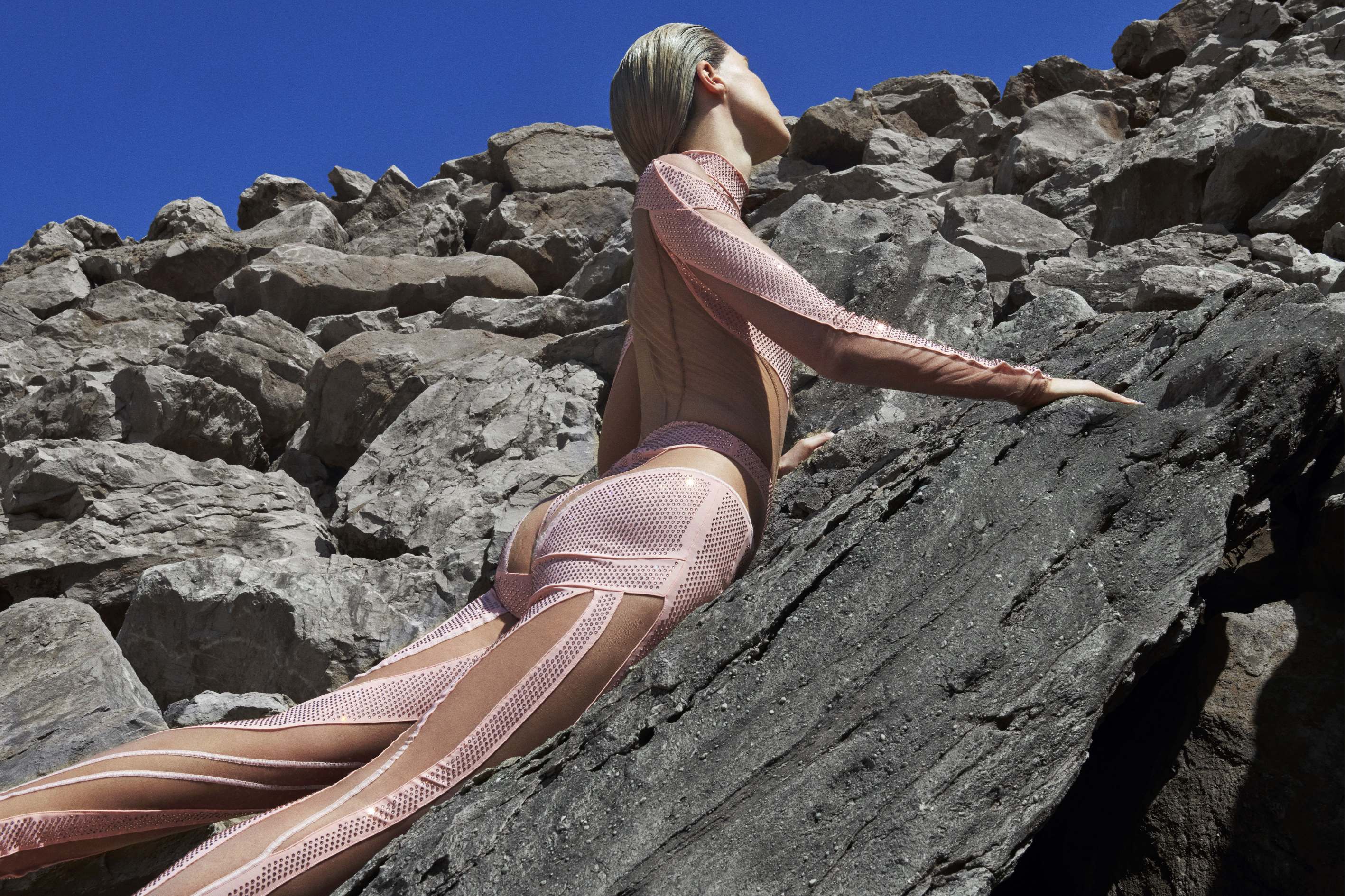 Body e calças, ambos MUGLER.