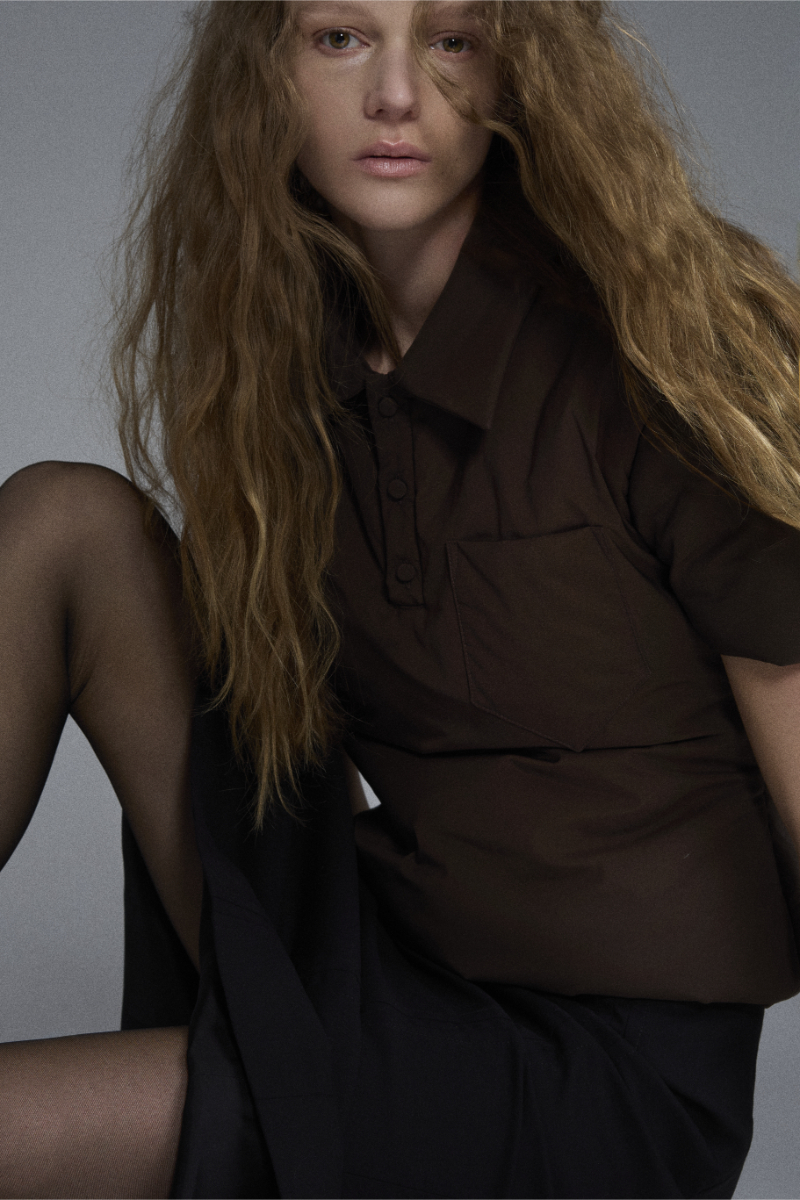 op, saia e botas, tudo MM6 MAISON MARGIELA. Collants, FALKE. 