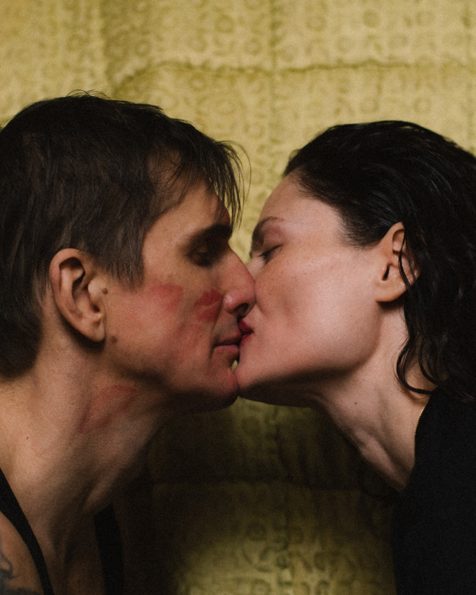 Przemek: top, IUMAN. Agnieszka: top, INTIMISSIMI.