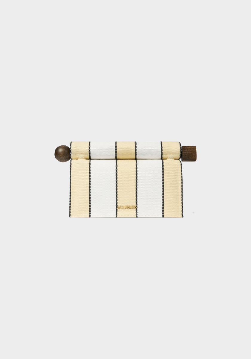 Carteria A clutch Rond, € 820, Jacquemus.